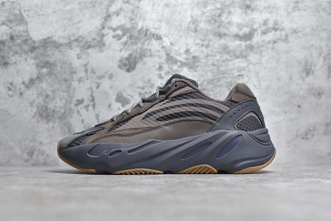 Adidas Originals Yeezy Boost 700 V2 "Geode" Reps