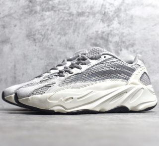 YEEZY BOOST 700 V2 STATIC Reps - Image 3