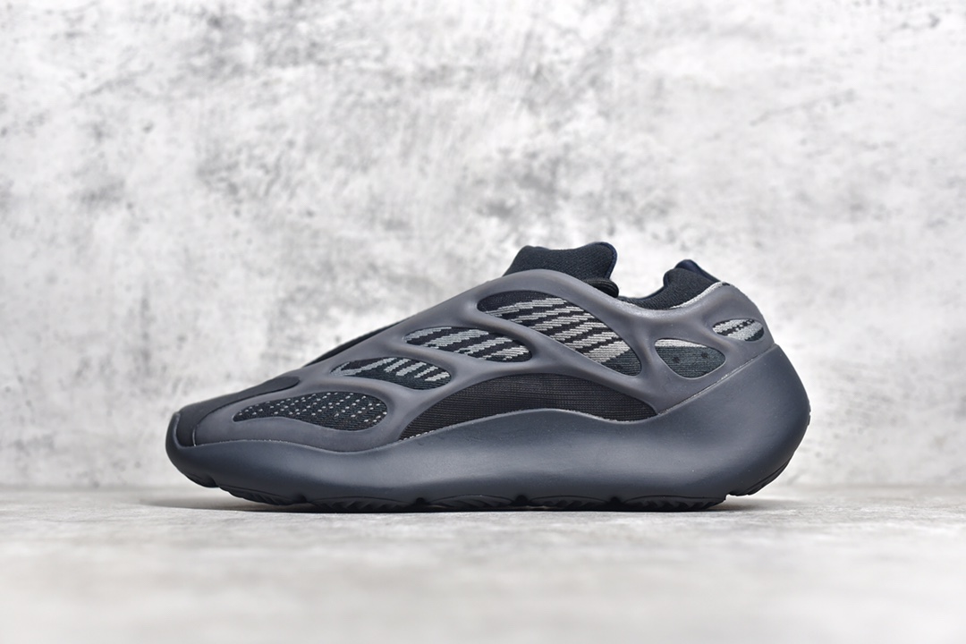 YEEZY BOOST 700 V3 ALVAH