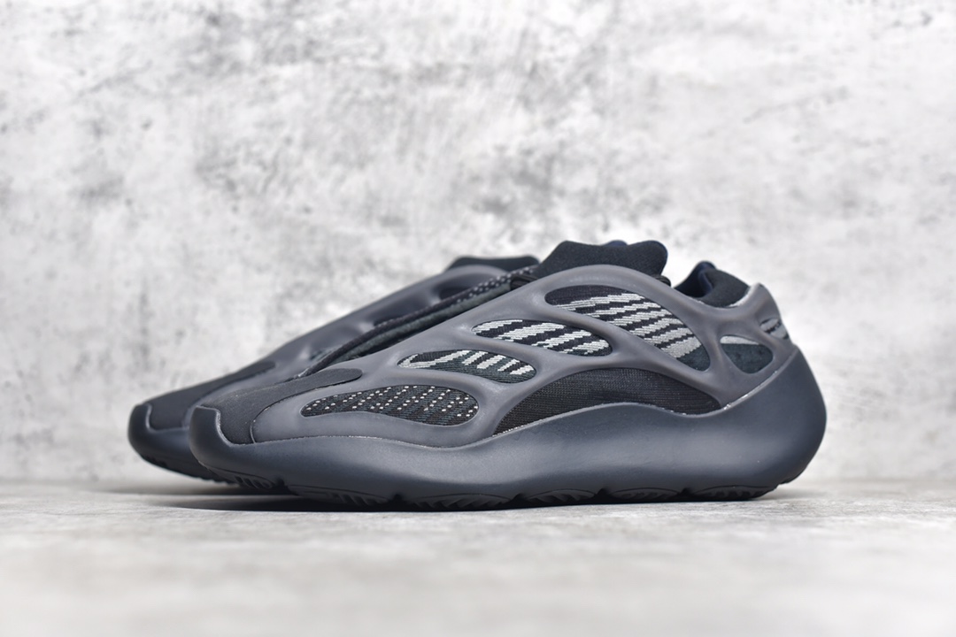 YEEZY BOOST 700 V3 ALVAH Reps - Image 3