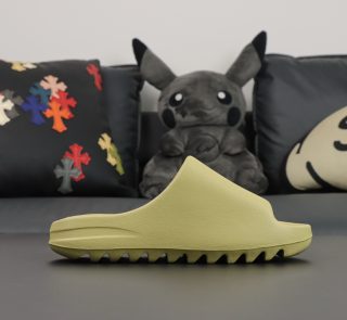 Yeezy Slide "Resin" Reps - Image 3