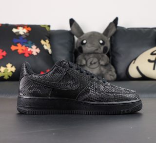Inside view of Air Force 1 Kobe Bryant Court Black Reps with tribute details