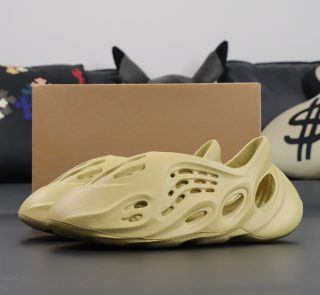 UA Yeezy Foam Runner Desert Sand EVA Replicas