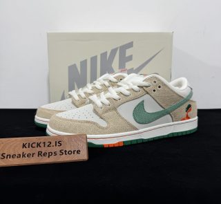 Jarritos Dunks Reps with box displayed on table