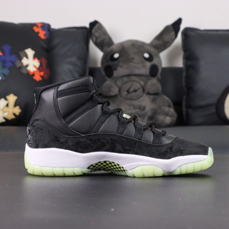 Inside view of Jordan 11 Black Barely Volt Reps showing patent leather upper