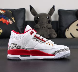 Inside view of Air Jordan 3 Cardinal Red Reps