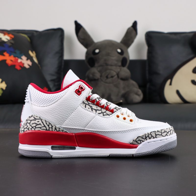 Inside view of Air Jordan 3 Cardinal Red Reps