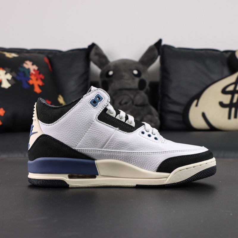 Inside view of Jordan 3 Diffused Blue Reps with blue accent panels