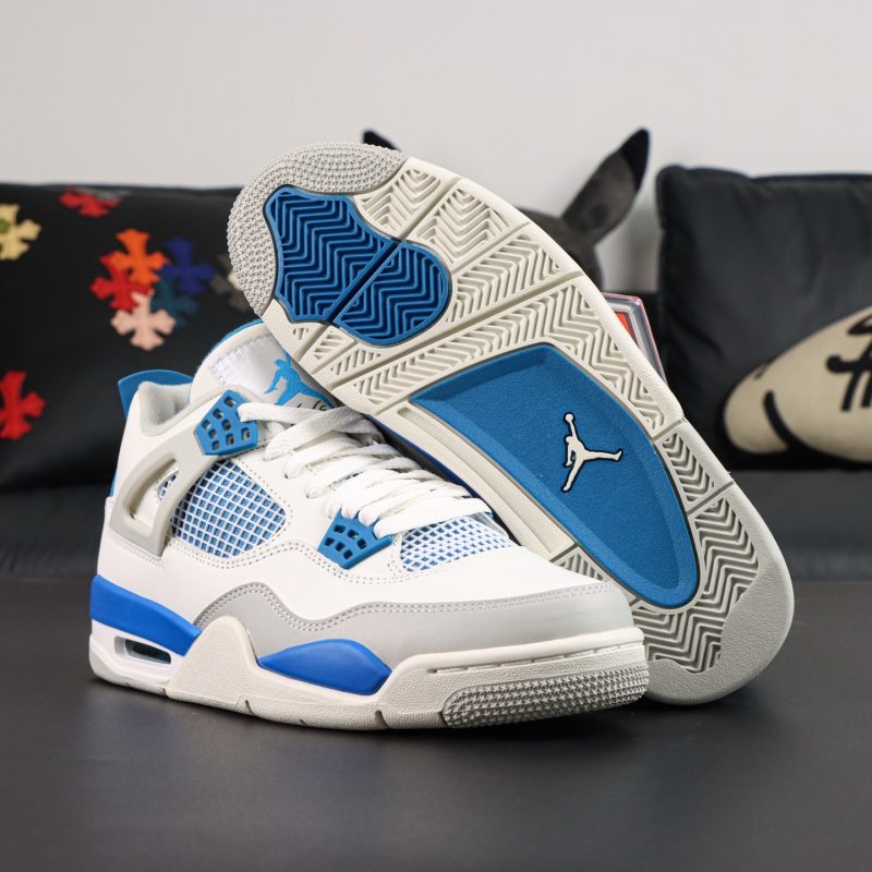 Rubber outsole of Jordan 4 Military Blue 2012 Reps with traction pattern