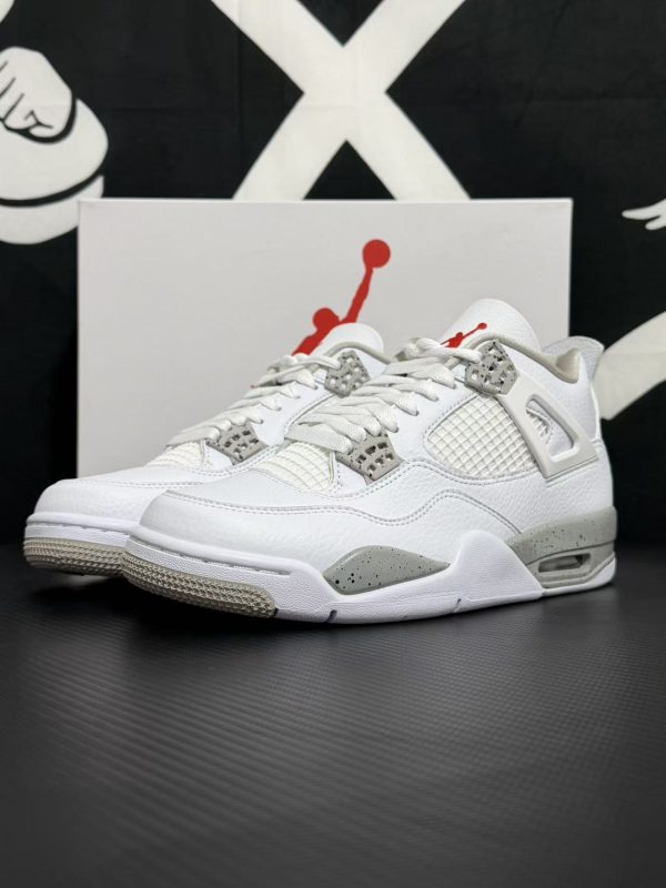 Air Jordan 4 White Oreo (Cost-Effective Version)