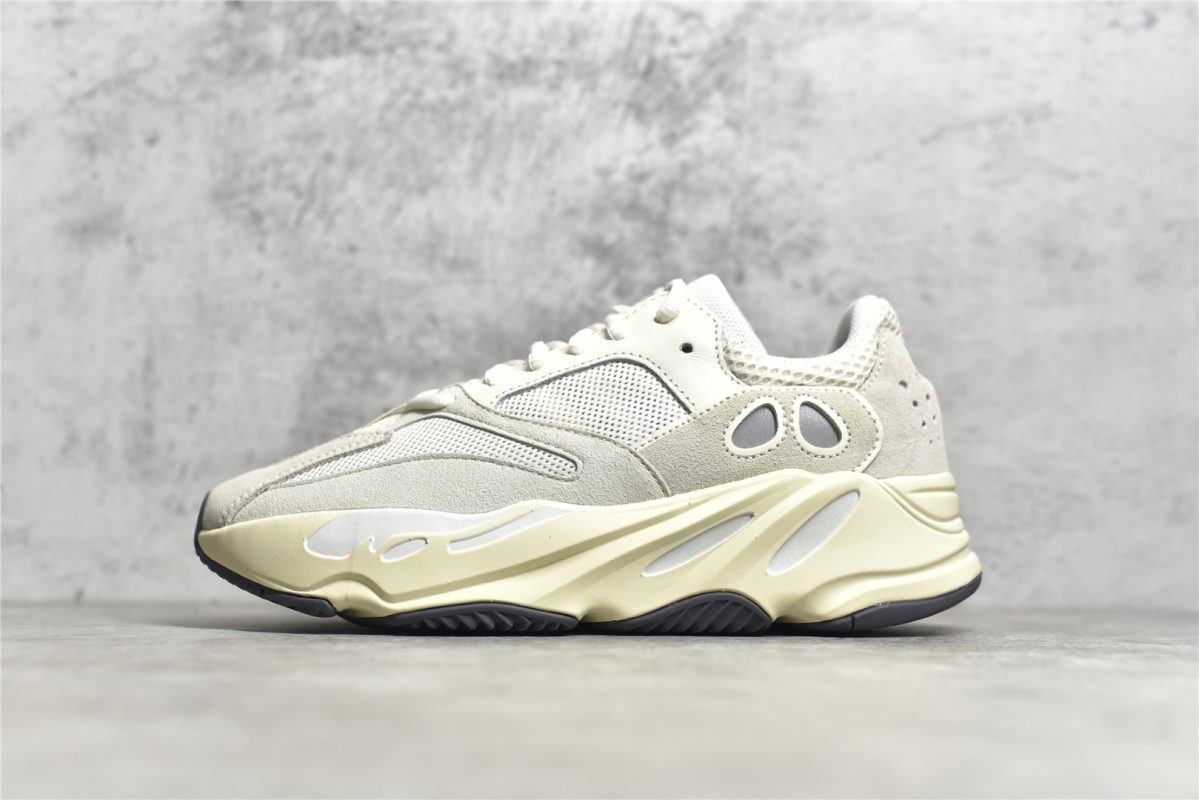 UA Yeezy Boost 700 Analog Reps