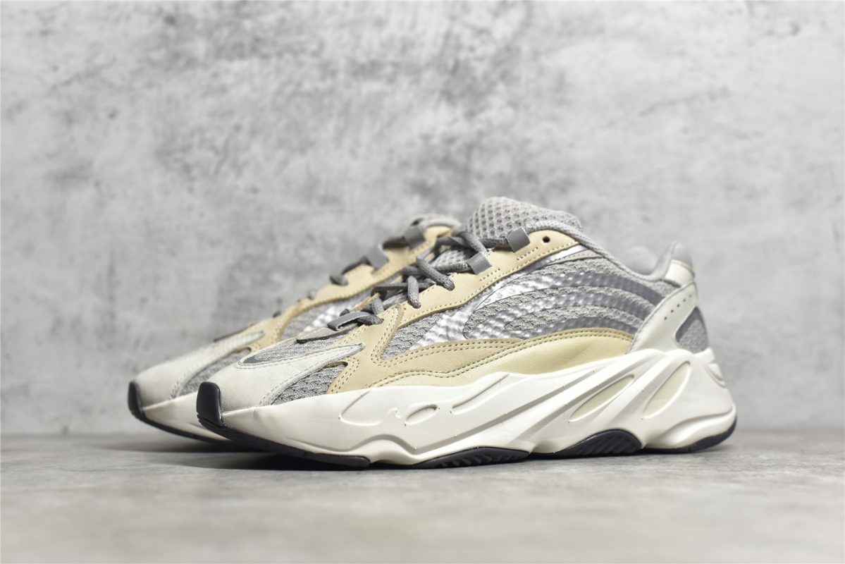 YEEZY BOOST 700 V2 CREAM Reps - Image 3