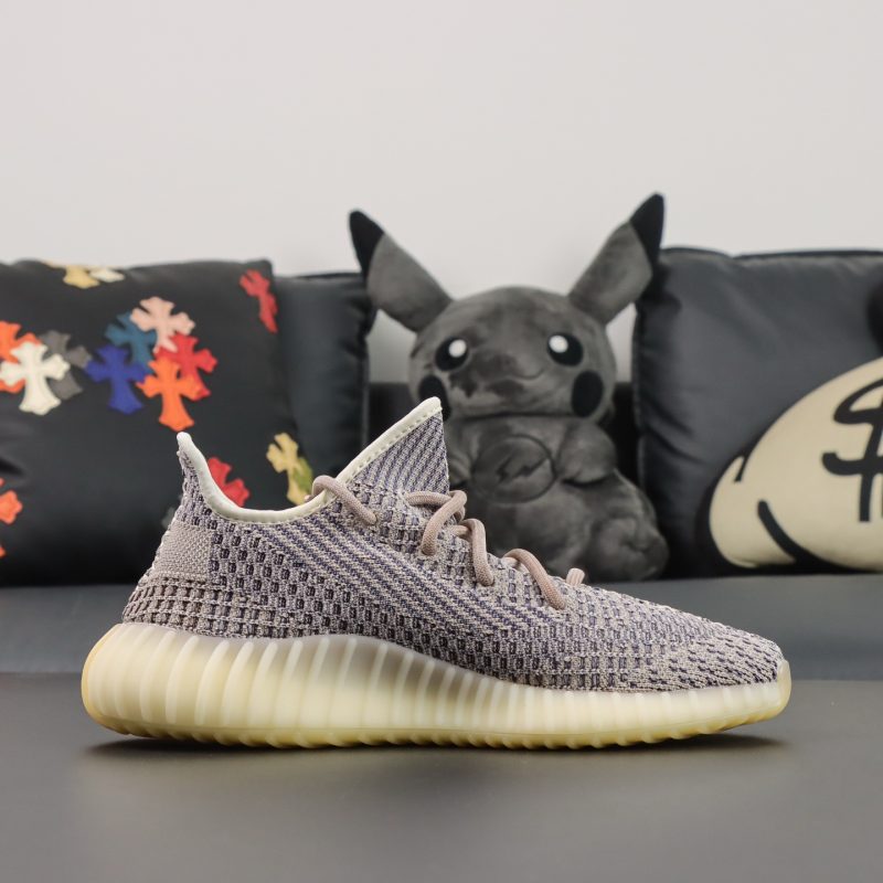 Inside profile of Yeezy 350 Ash Pearl reps with light beige stripe