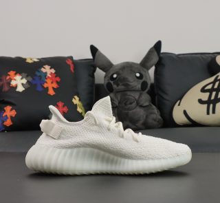 Inside view of Yeezy 350 Triple White reps showing ribbed texture
