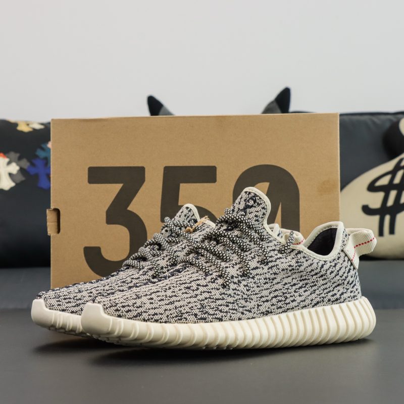 Yeezy 350 Turtle Dove reps with patterned upper and original box