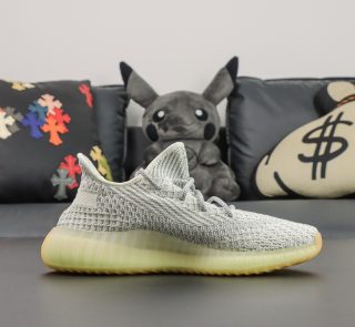 Inside view of Yeezy 350 Yeshaya reps showcasing Primeknit pattern
