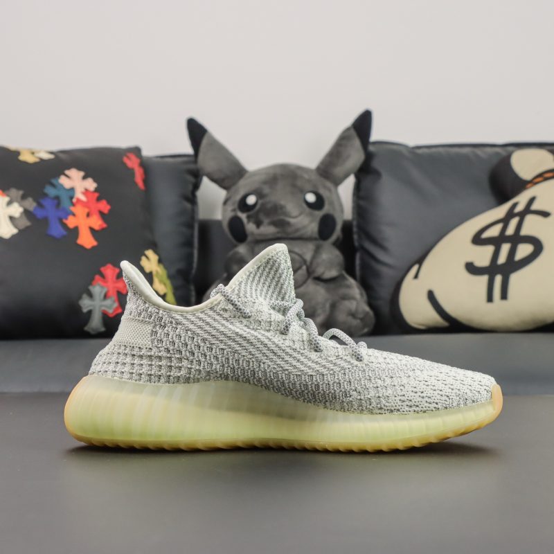 Inside view of Yeezy 350 Yeshaya reps showcasing Primeknit pattern