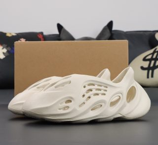 Yeezy Foam Runner Ararat reps in clean white with retail-style box