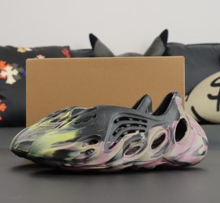 Yeezy Foam Runner Carbon Reps with MX swirl and box