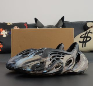 Yeezy Foam Runner Cinder Reps with dark MX swirl and original box