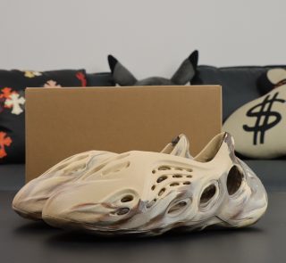 Yeezy Foam Runner Cream Clay reps with beige clay swirl and box