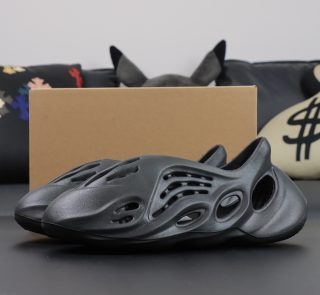 Yeezy Foam Runner Onyx Reps in all-black with original box