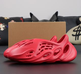 Yeezy Foam Runner Vermilion reps in bright red with box