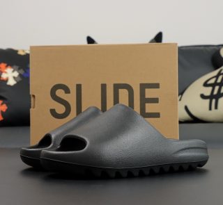 Yeezy Slide Onyx Reps with box and matte black finish