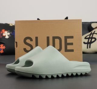 Yeezy Slide Salt reps in light grey EVA with box