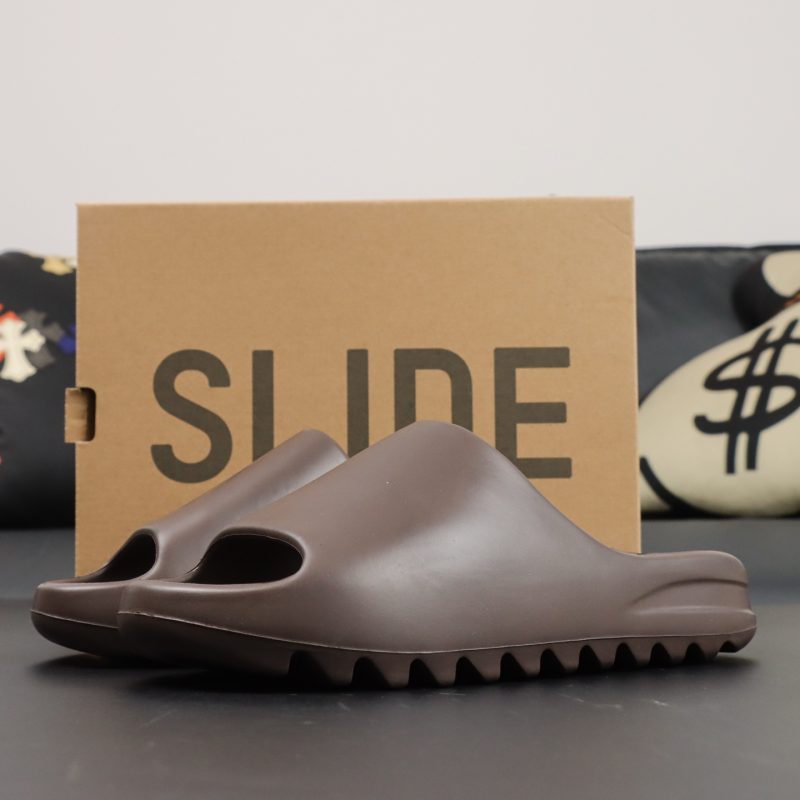 Yeezy Slide Soot reps with box in deep brown EVA finish